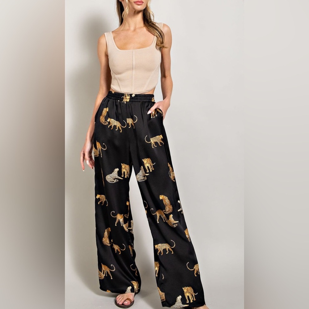 *Brand New* Never been worn Style U
